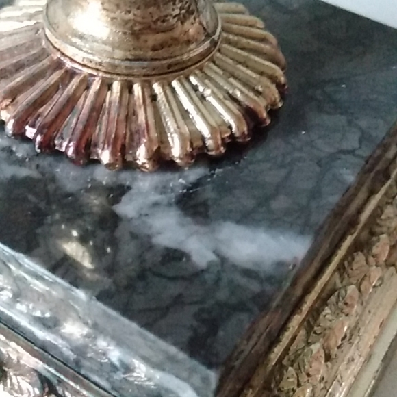 Dilly MFG Co Vintage gilded metal and marble pillar candleholders - Picture 15 of 16